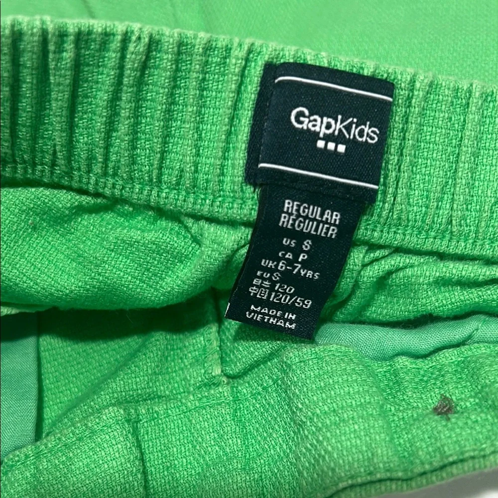GAP kids Green Buttoned girls Shorts size S 6-7 yrs GUC